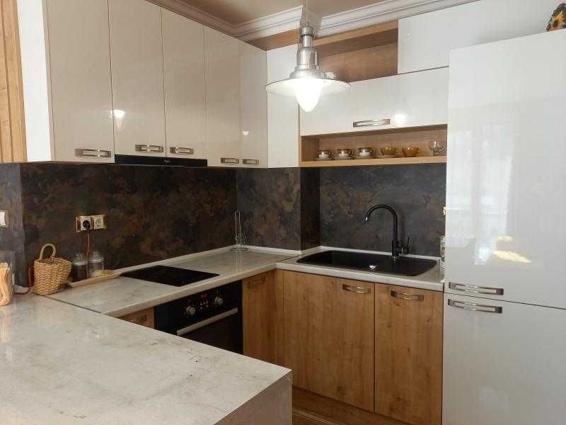 Дава се под наем Двустаен апартамент в Бургас, Център - 65 кв.м за 714 € - Снимка #2