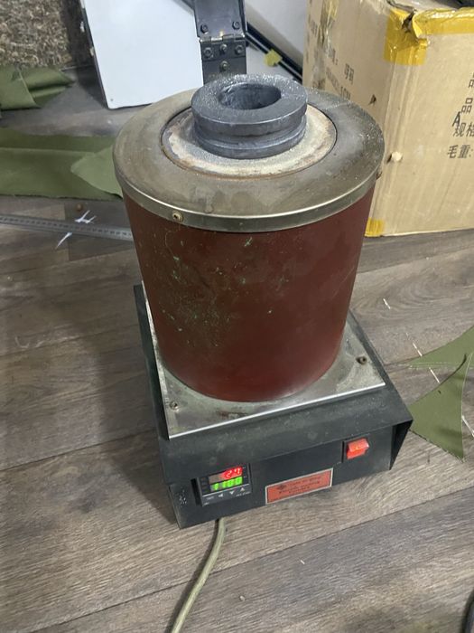 Плавильная печь с тиголом