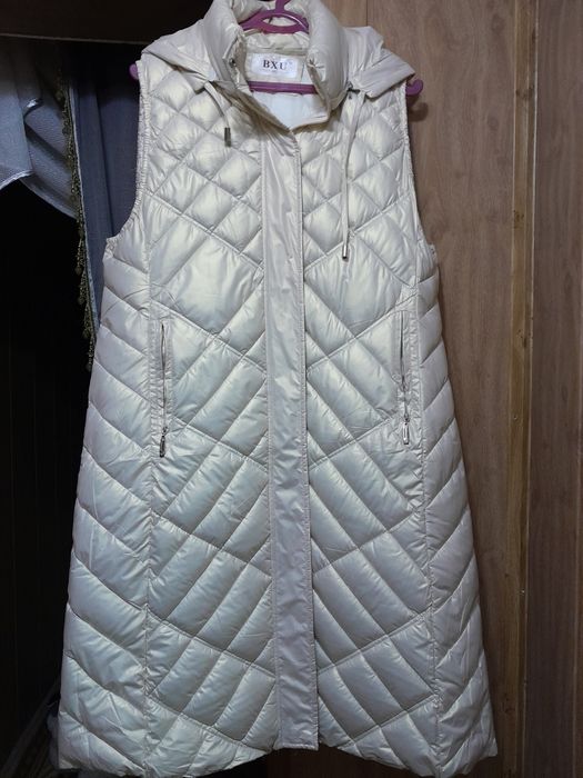 Женская стеганная куртка безрукавка