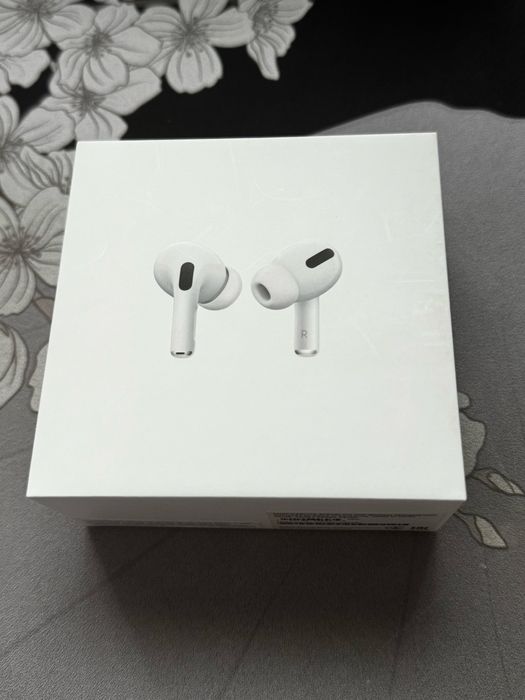 AirPods Pro (Wireless Charging Case)