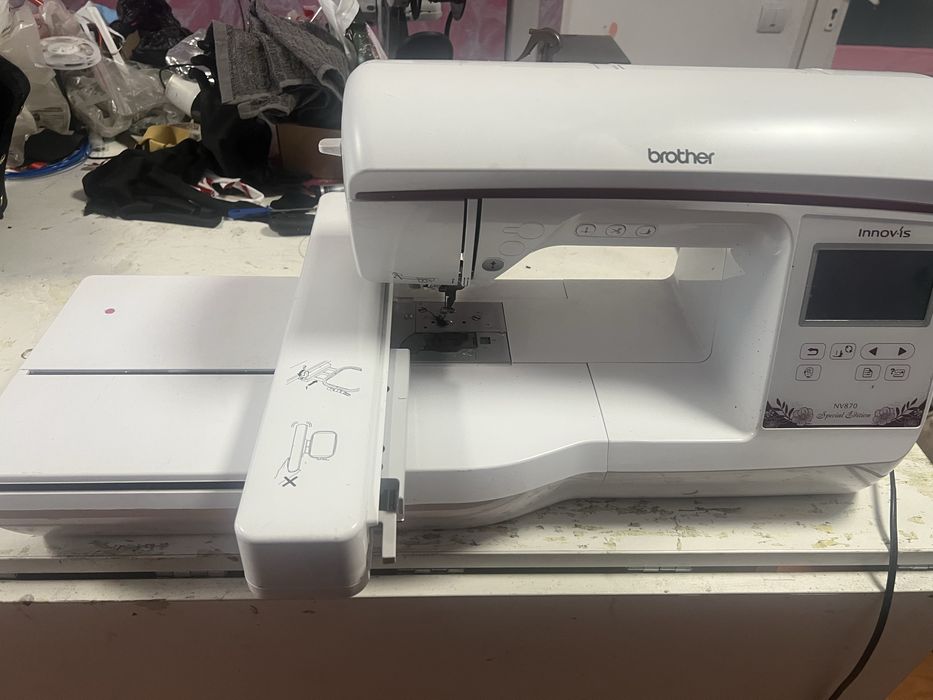 Masina de brodat Brother Innov-Is 870 SE