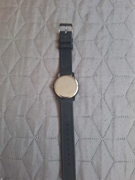 Ръчен часовник на марка Lacoste