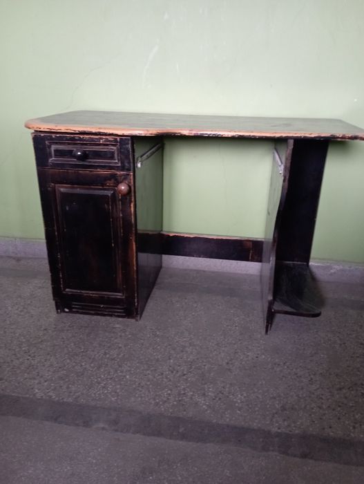 Масивно бюро от чам