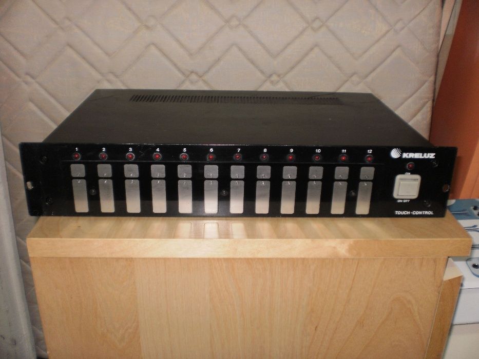 Pupitru de lumini (Power Pack) Digital 12 canale