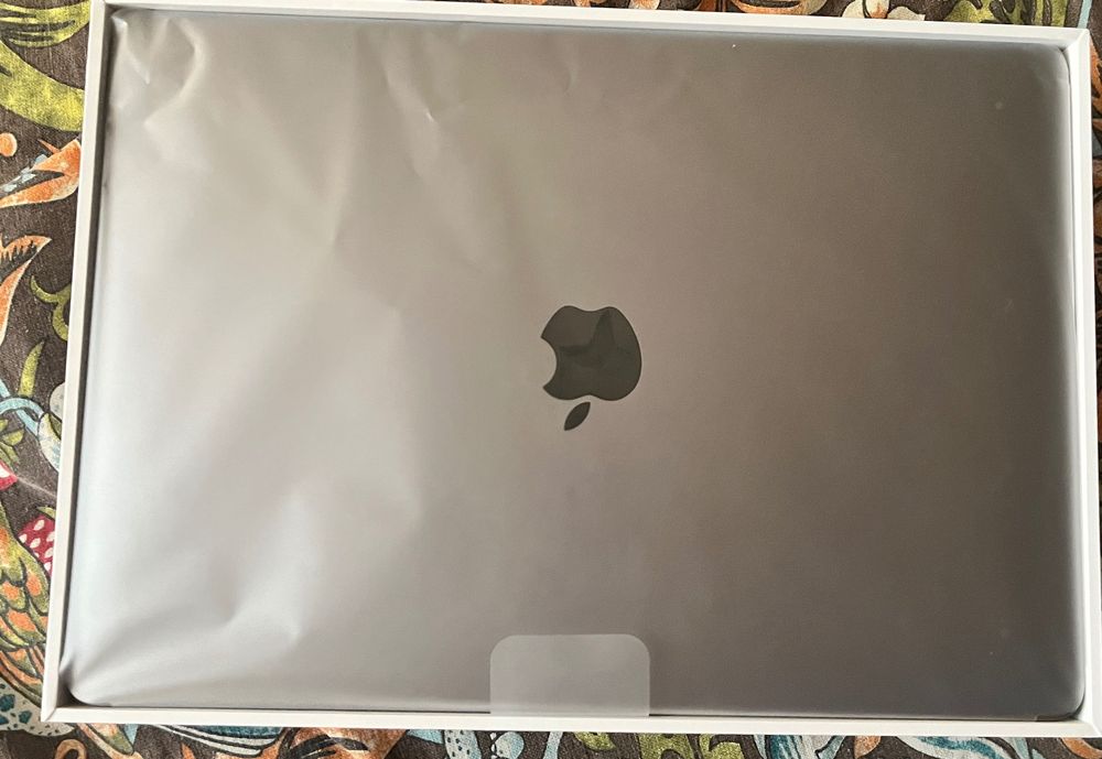 MacBook Air 13 m1 8/256 идеальное состояние