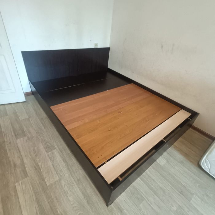 Продам двуспальную кровать