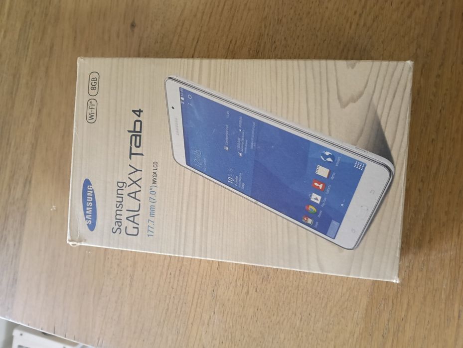 Vând tabletă Samsung Galaxy tab 4
