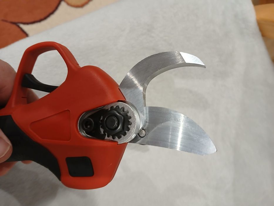 foarfeca electrica pt pomi compatibila cu baterie milwaukee si  Makita