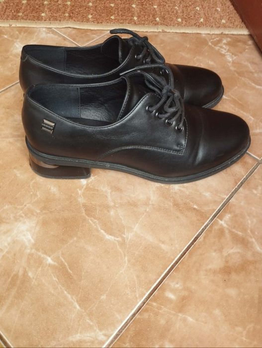 Дамски обувки  носени много малко