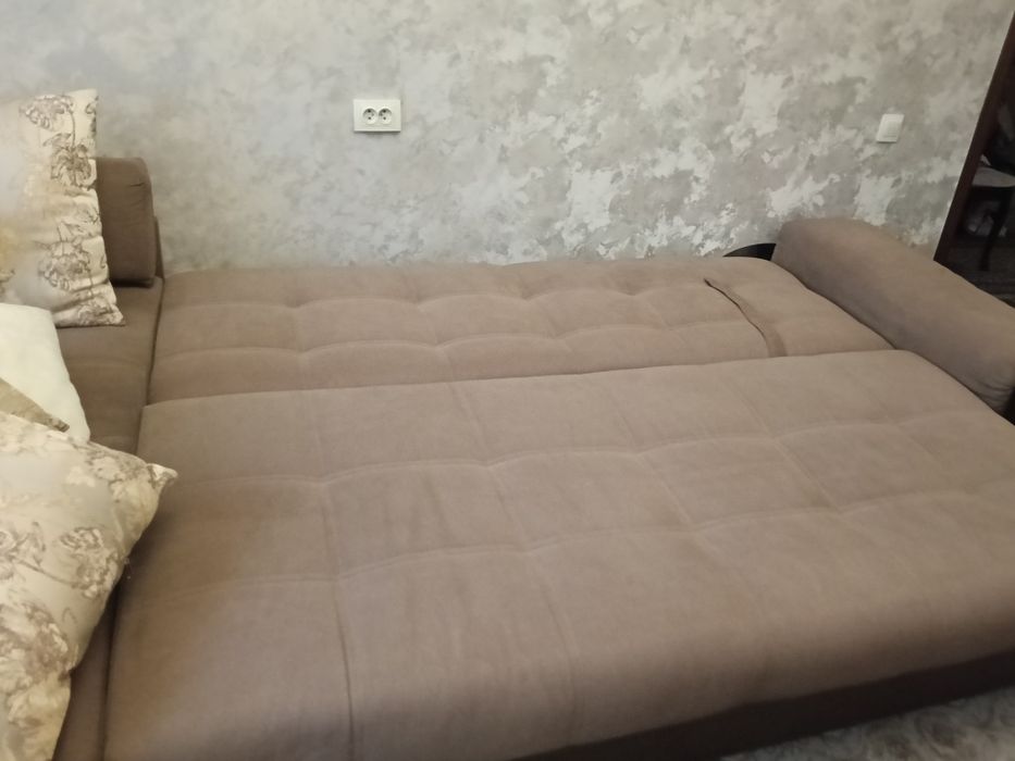 Продам диван в хорошем состоянии.