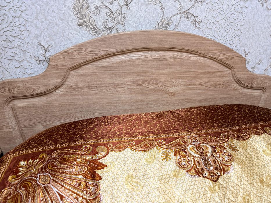 Двуспальная кровать