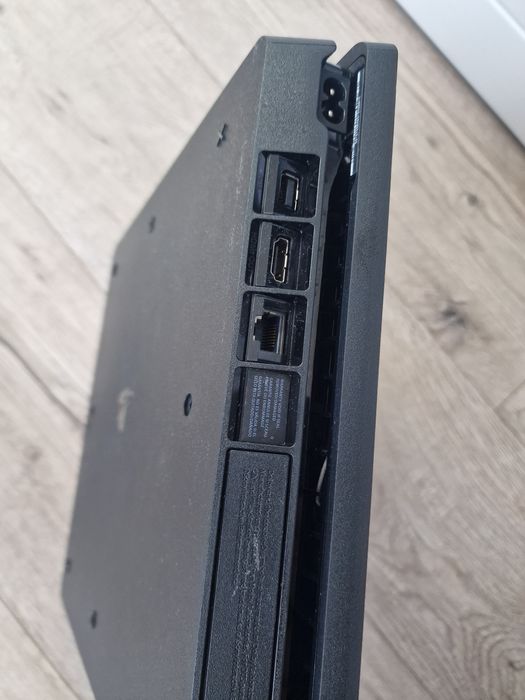 Vând PS4 Slim 500 GB