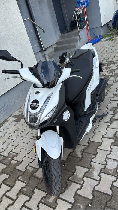 Scuter de inchiriat de  125cc kymco