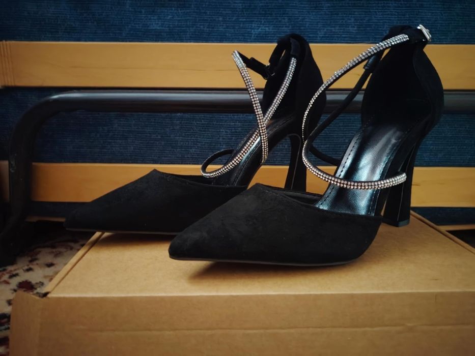 Официални обувки на ток