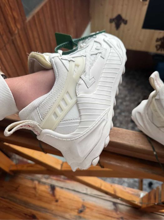 Vand off white odsy 1000