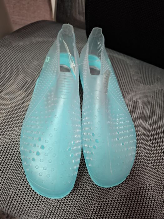 Продам аквашузы новые
