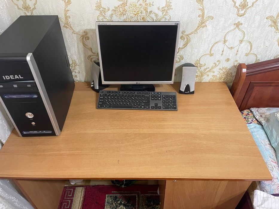 Продаётся компьютер и компютерный стол состояние б/у