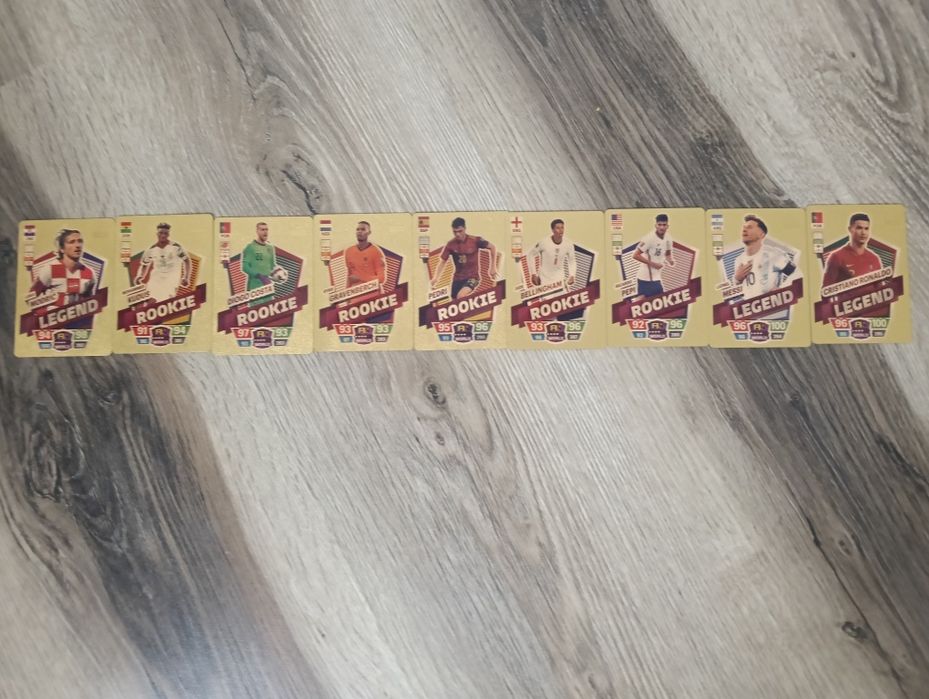 Vând cartonașe de fotbal