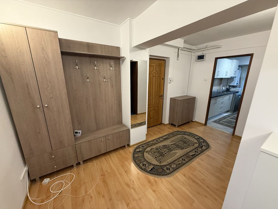 Inchiriez apartament 3 camere situat vis-a-vis de CEC Ozana