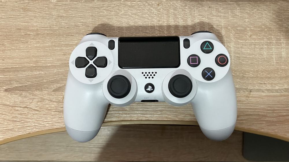 Vand controller PS4 alb