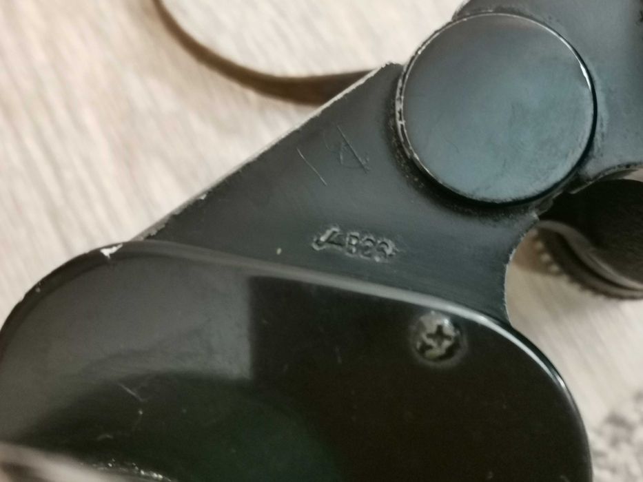 Стар масивен бинокъл