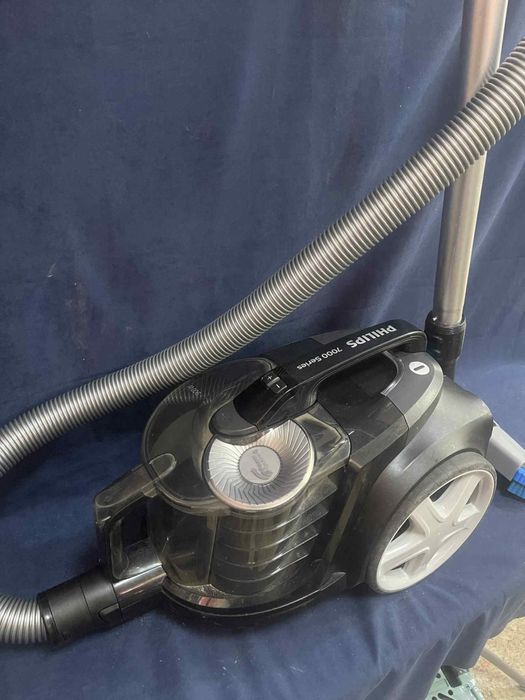 Прахосмукачка без торба Philips 7000