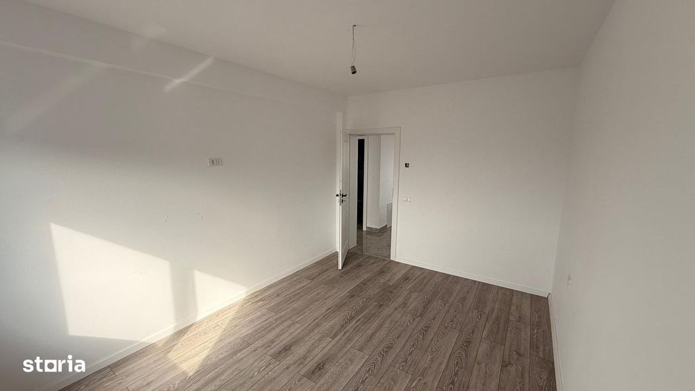 Vilă superbă - finisaje de lux, teren generos, lângă stația de autobuz