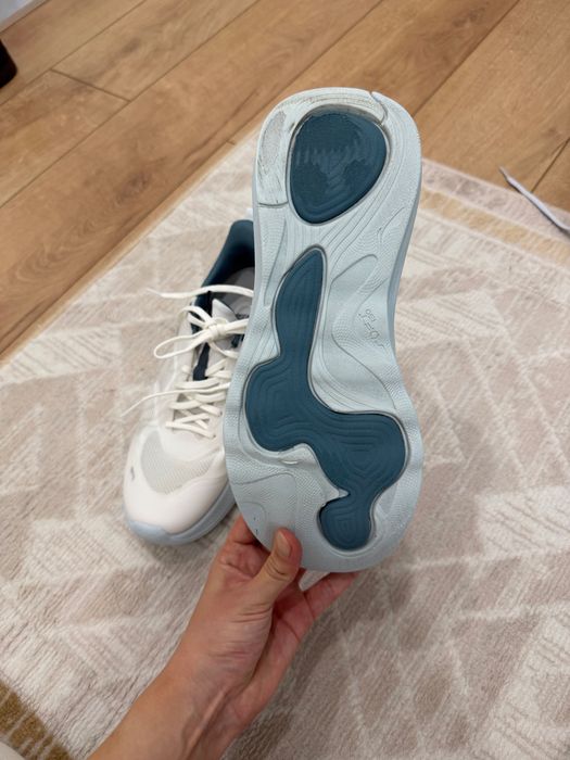 Кроссовки, Lining