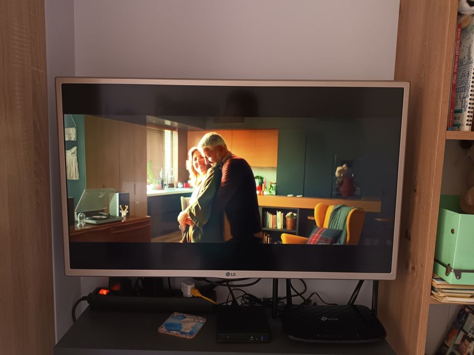 телевизор LG 32 " -  модел 2015 г.