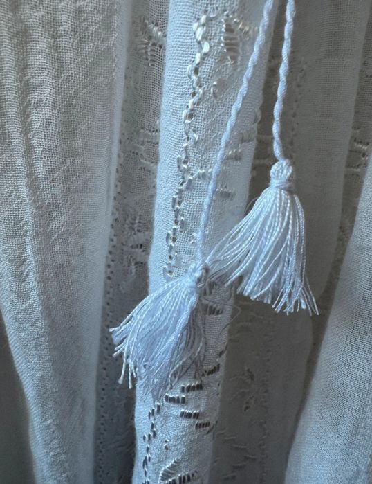 Ie tradițională lucrată manual – model deosebit