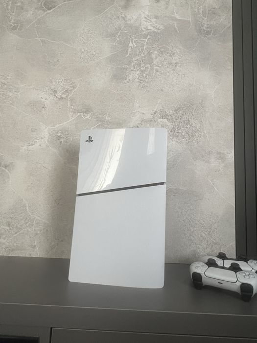 Продавам playstation-5 с над 15игри