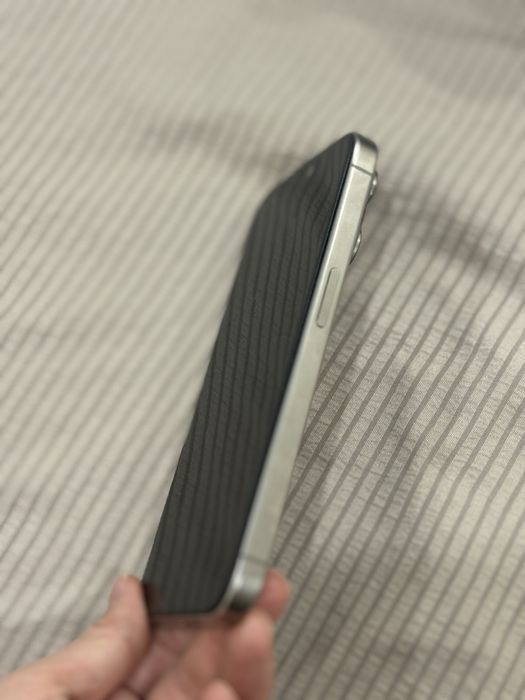 Продаю Iphone 15 pro, 256