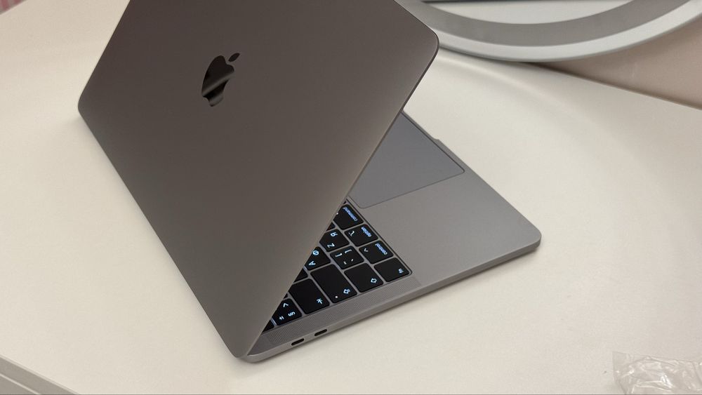 Macbook Pro 13 [2019, 8/128GB Intel i5]