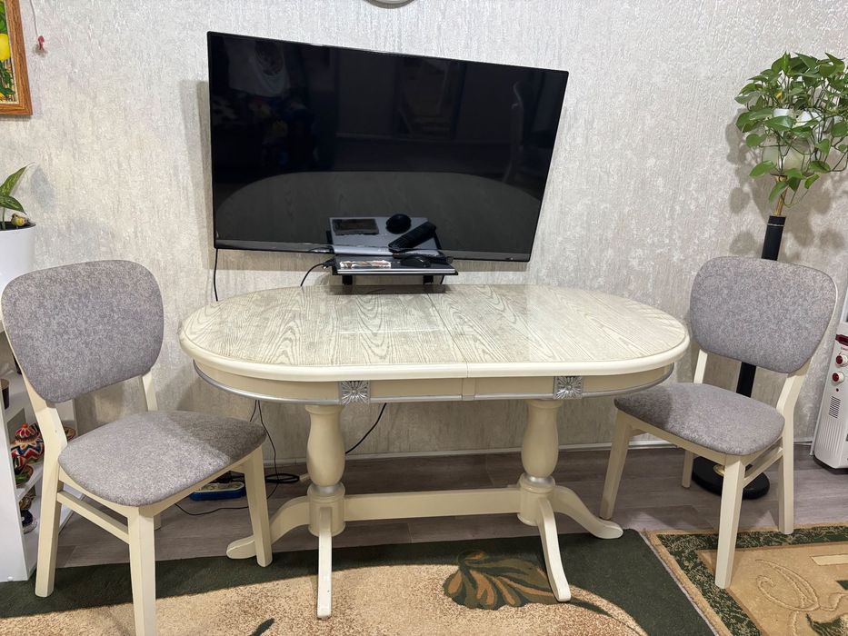 Стол со стульями