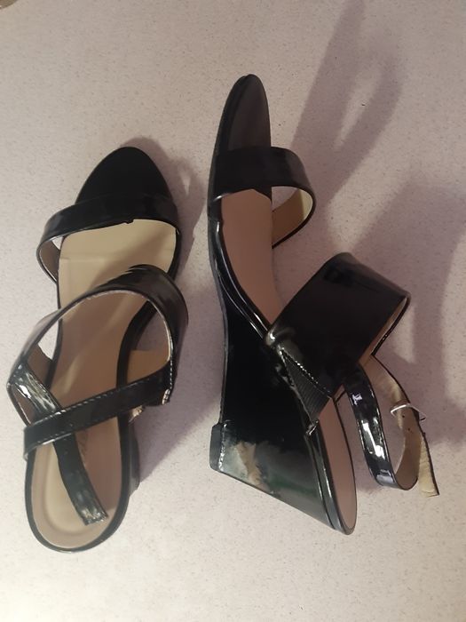 Дамски сандали лак