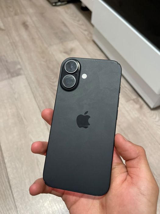 Продам iPhone 16 128 ГБ 90%