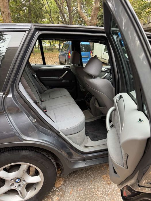 Продавам BMW X5 цвят графит