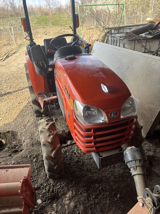 Tractor Kubota 4x4 + utilaje