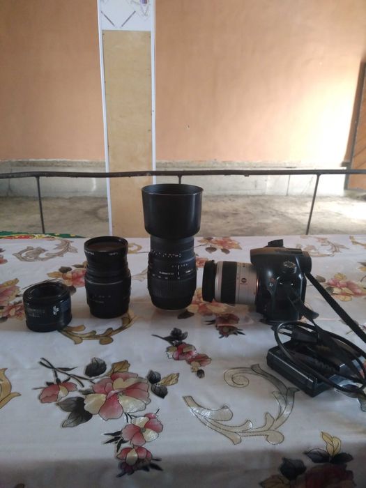 Foto apparat sony alpha 57 sotiladi