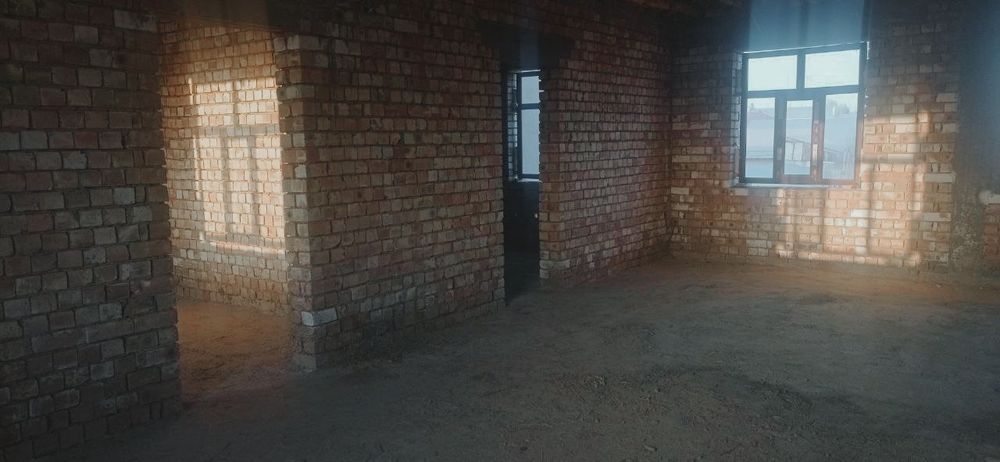 Учкахрамондан кирганда 3 кават каропка уй сотилади ёки бартер