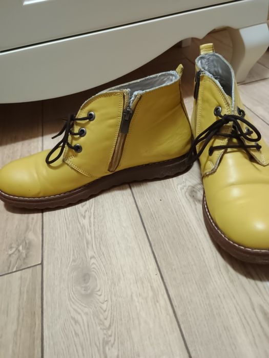 Жълти ниски боти, естествена кожа