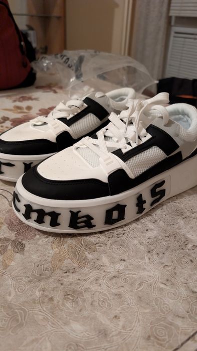 Маратонки чисто нови