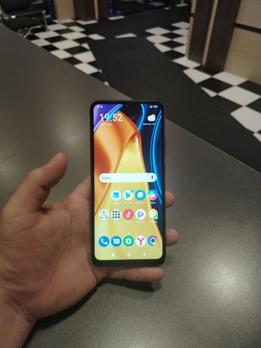 Продам телефон Poco c40 память 32гб состояние отличное