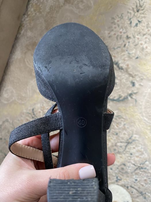 Pantofi cu toc şi cureluşe