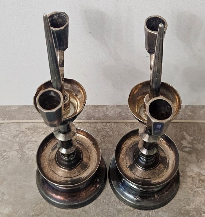 Чифт посребрени свещници от 19-ти век.