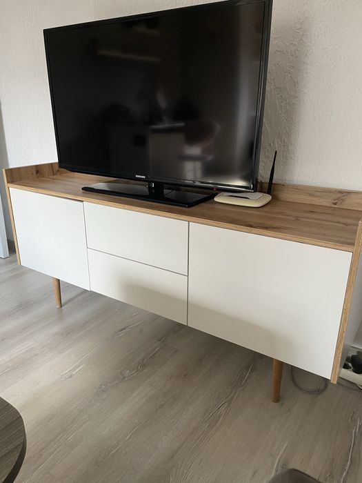 Телевизионен шкаф
