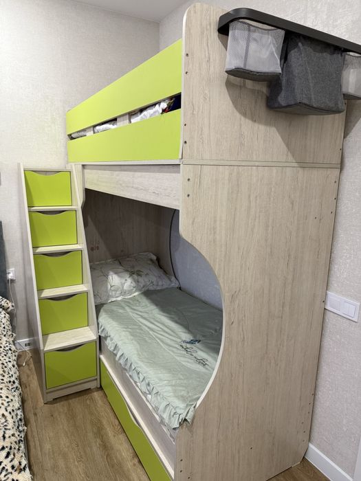 Продам двухярусную кровать