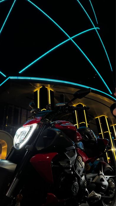 Ducati Diavel V4