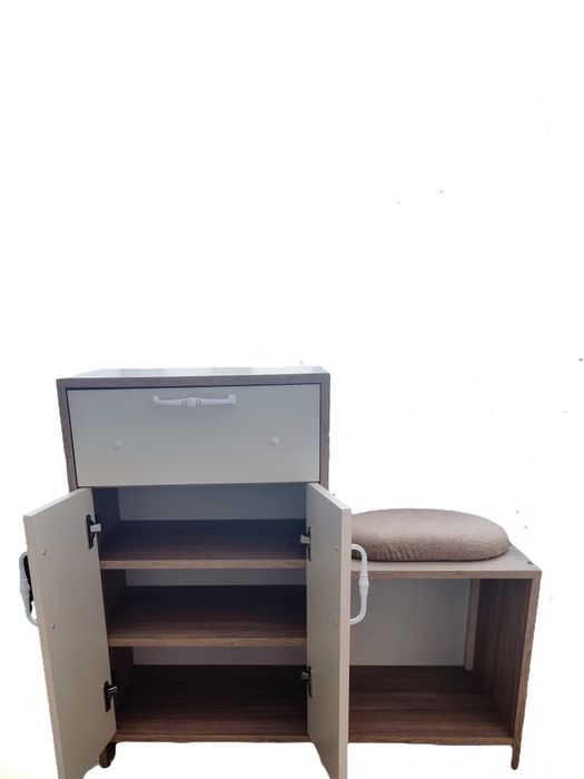 Продаётся обувница новая