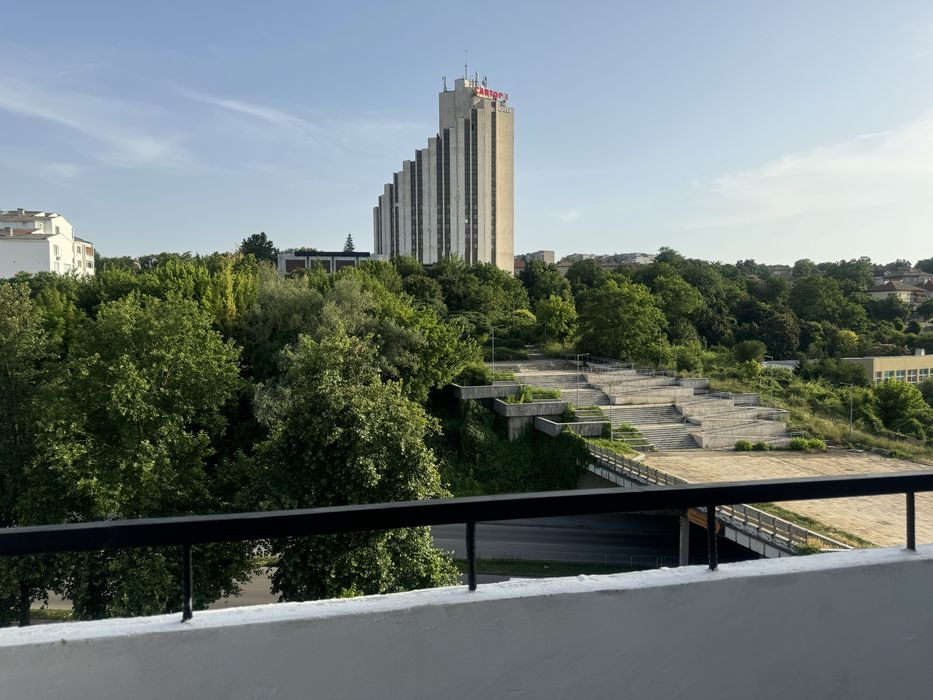 Апартамент тристаен център